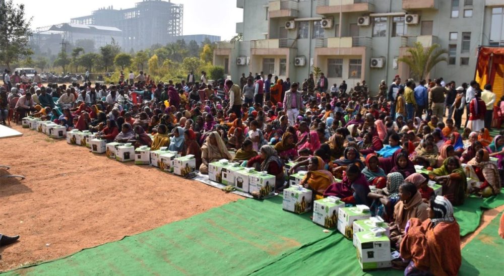 Donation of eco cookers for villagers of Chandwa & Latehar near Ranchi
