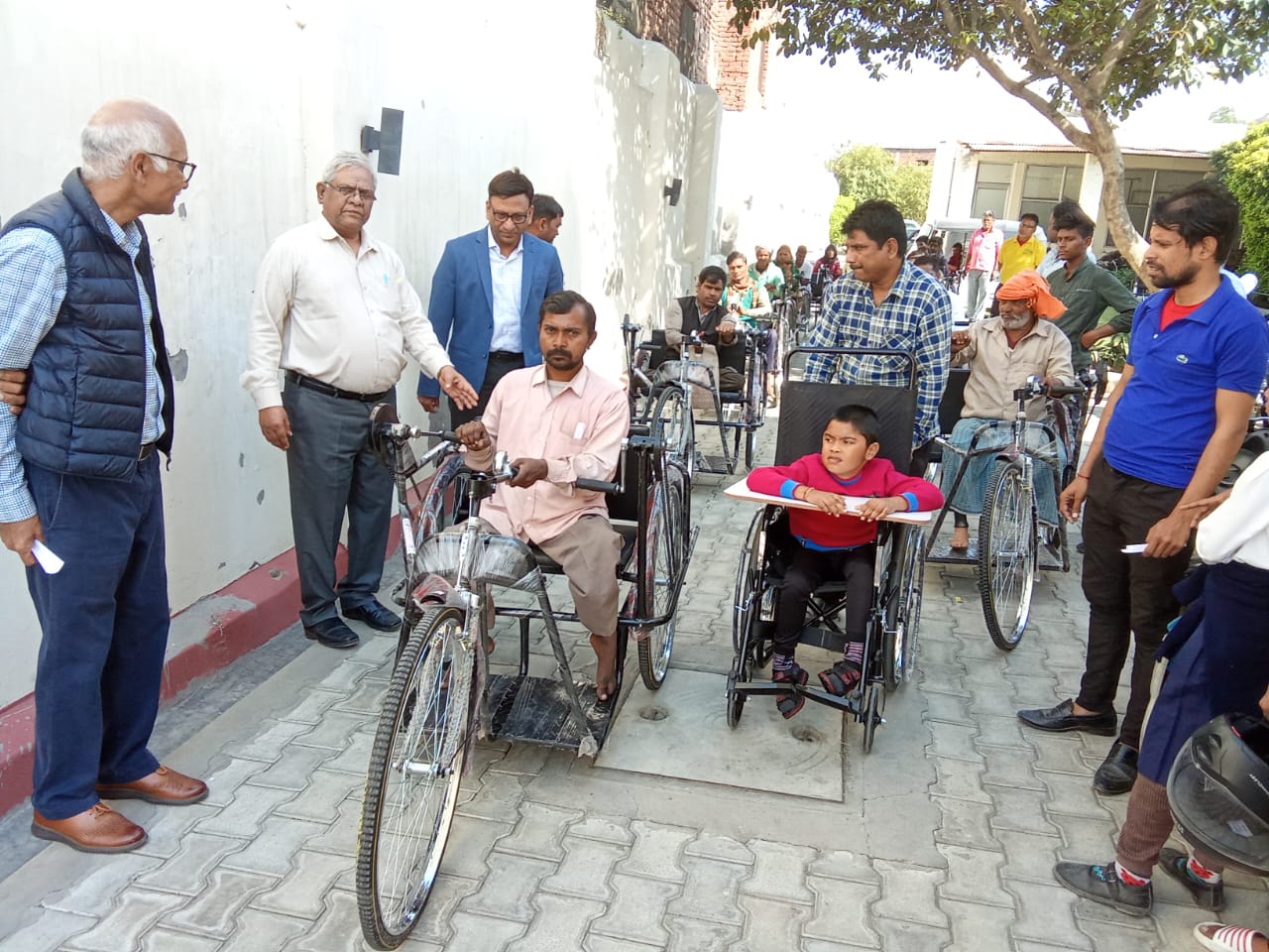 Donation of prosthetic limbs and other aids to 350 mobility & hearing-impaired beneficiaries from underserved areas in Agra, UP